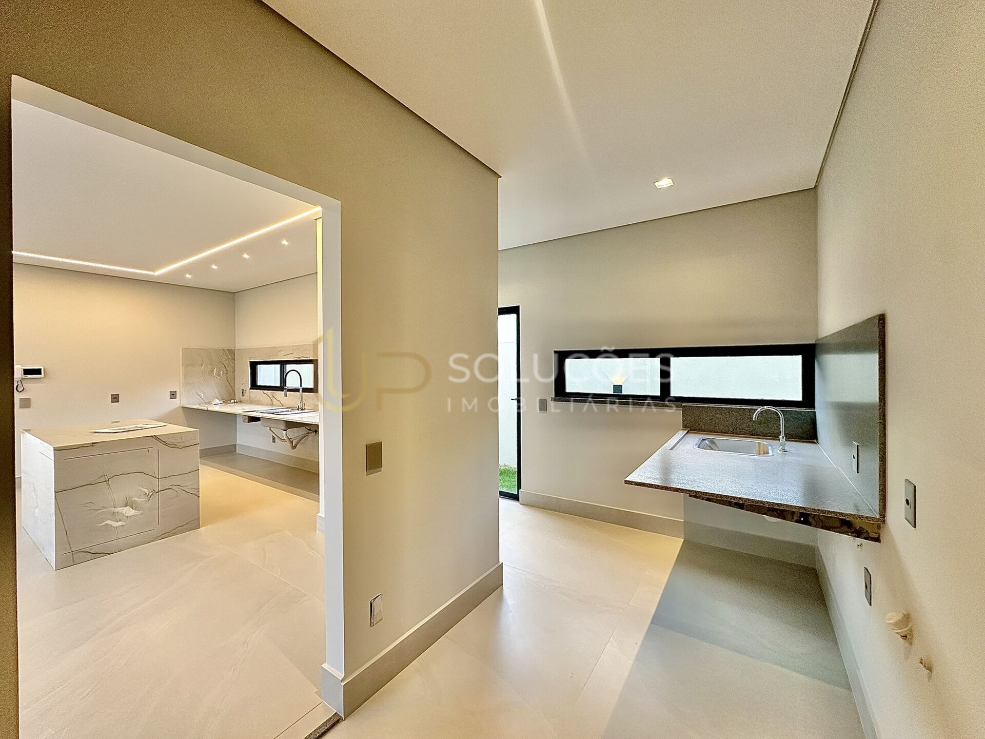 Casa de Condomínio à venda com 4 quartos, 247m² - Foto 9