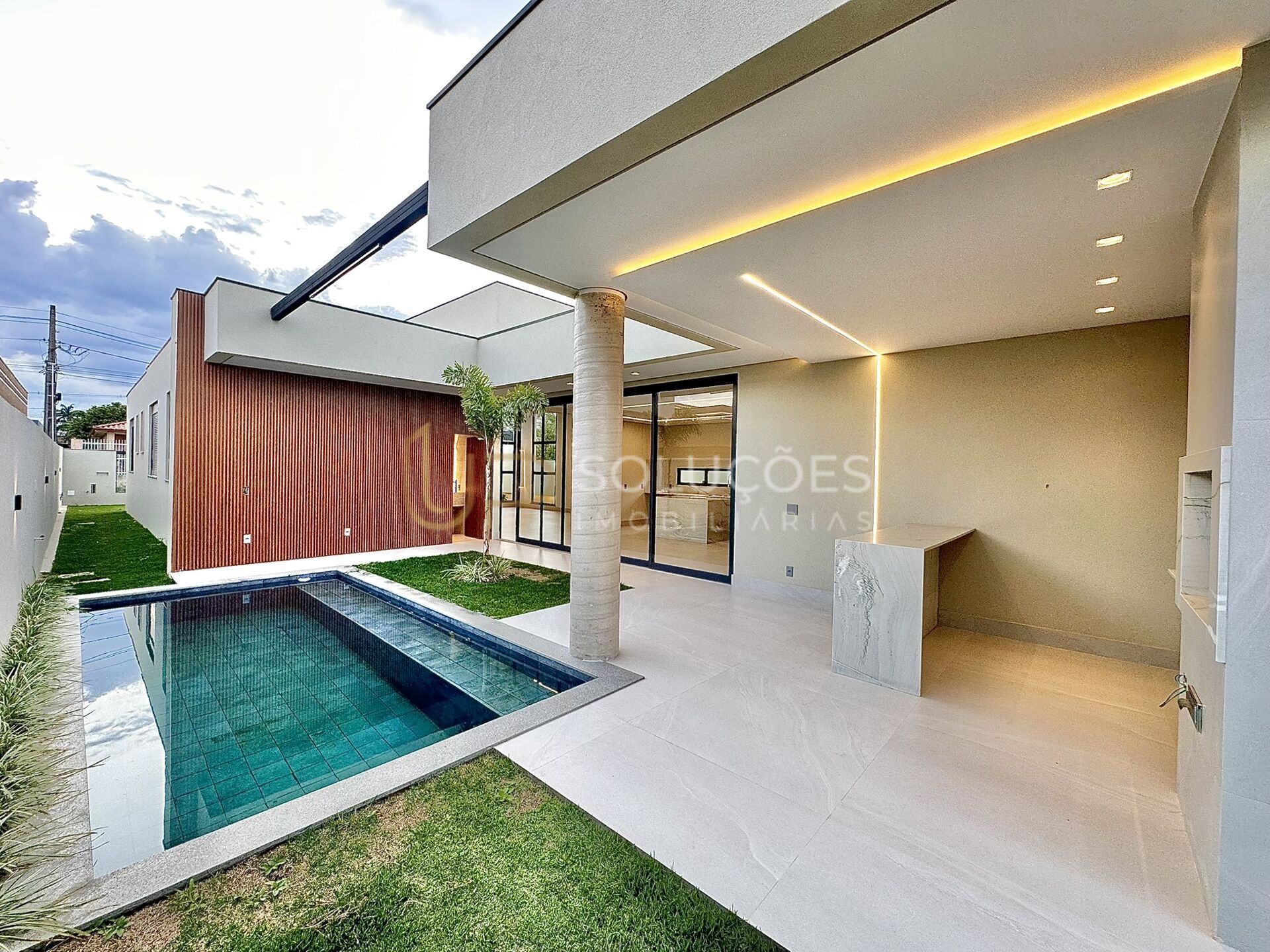 Casa de Condomínio à venda com 4 quartos, 247m² - Foto 13
