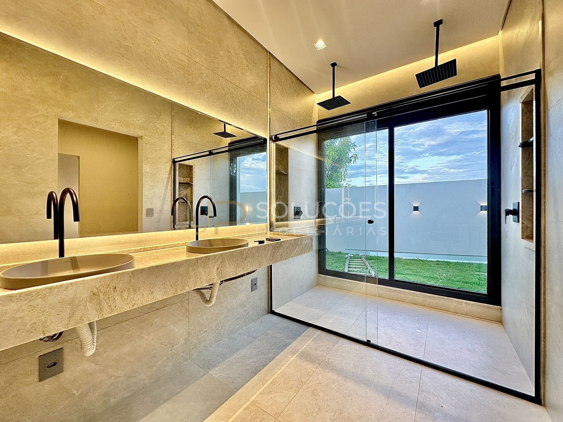 Casa de Condomínio à venda com 4 quartos, 247m² - Foto 17
