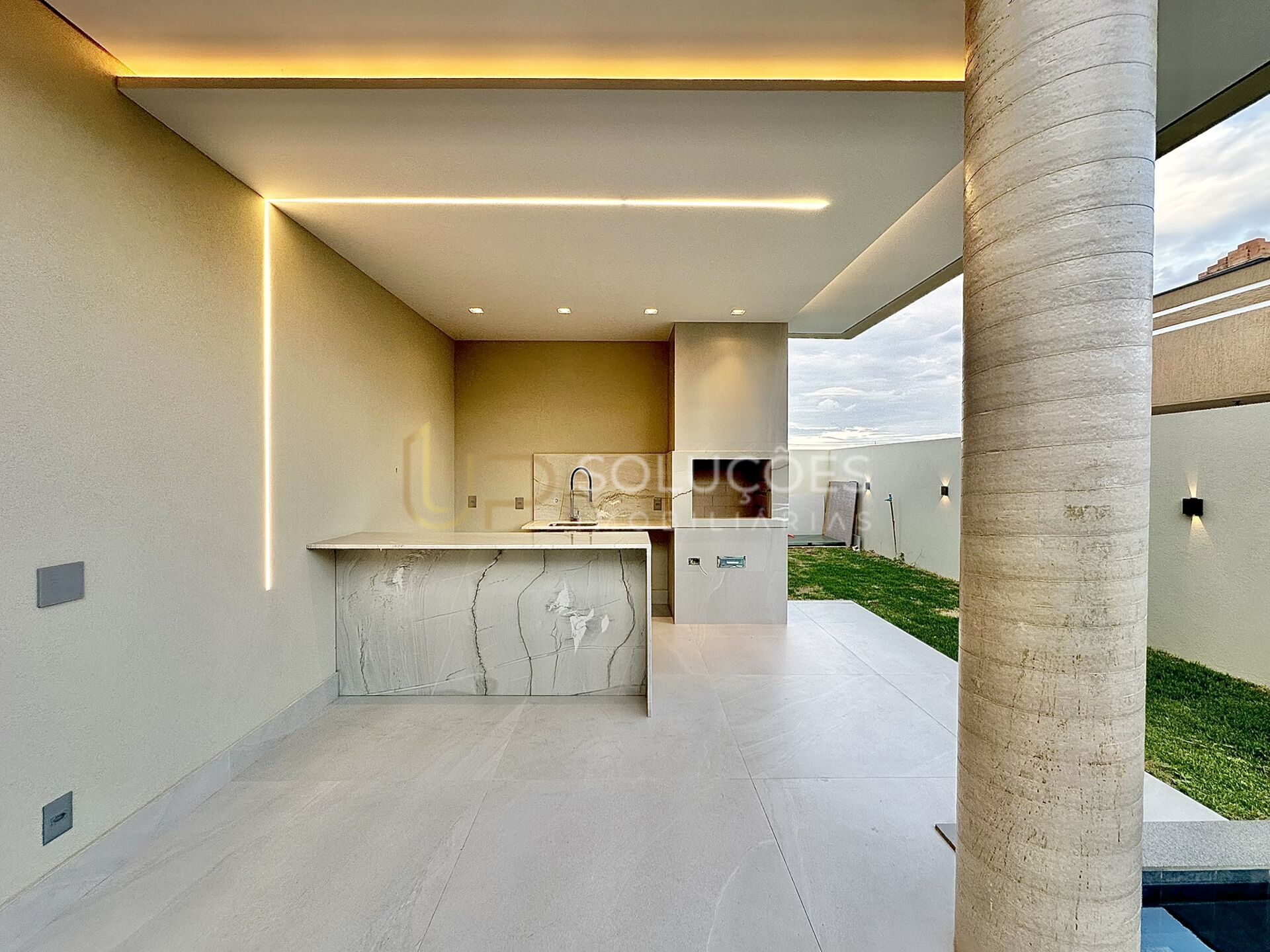 Casa de Condomínio à venda com 4 quartos, 247m² - Foto 11