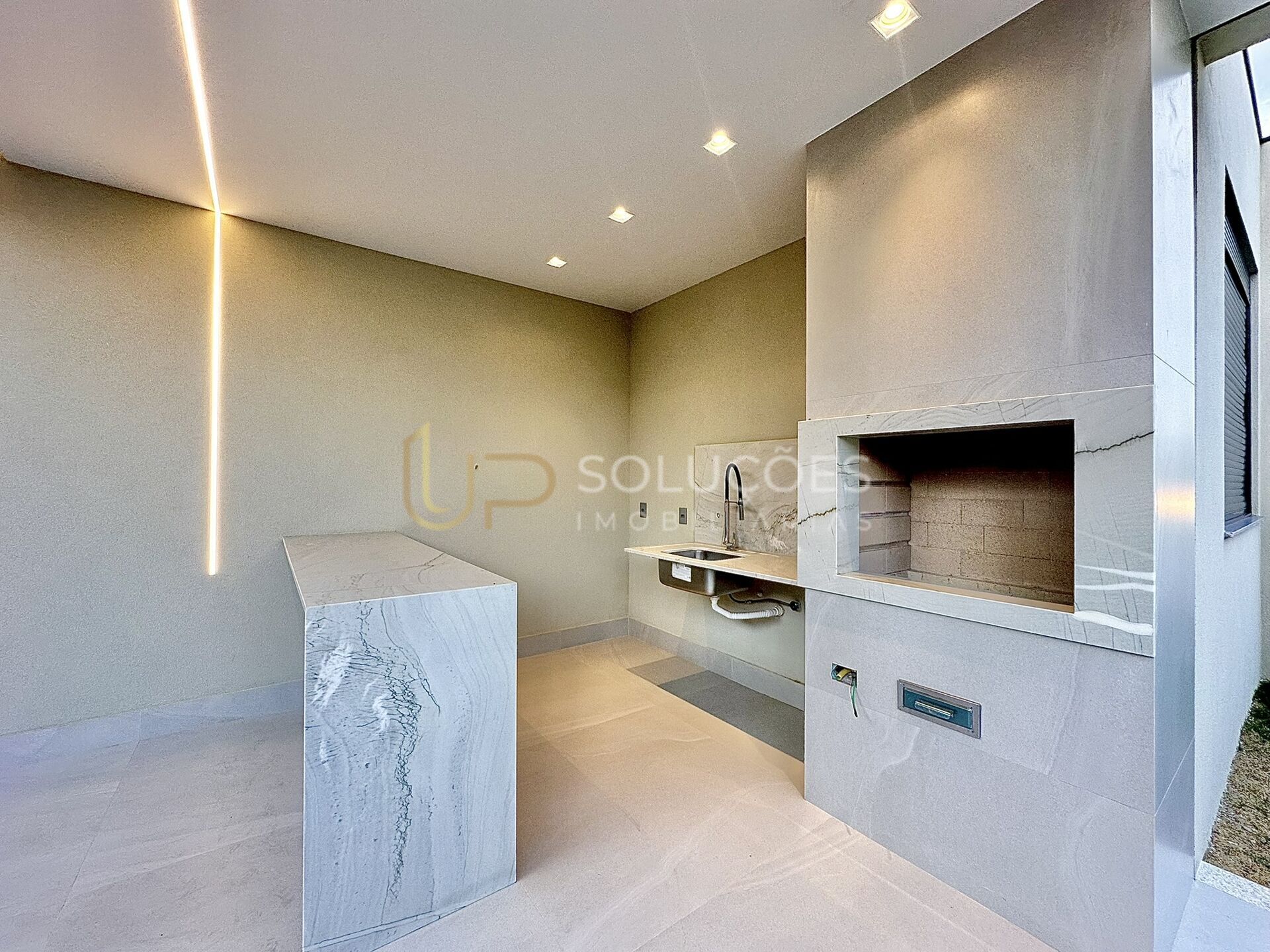 Casa de Condomínio à venda com 4 quartos, 247m² - Foto 12