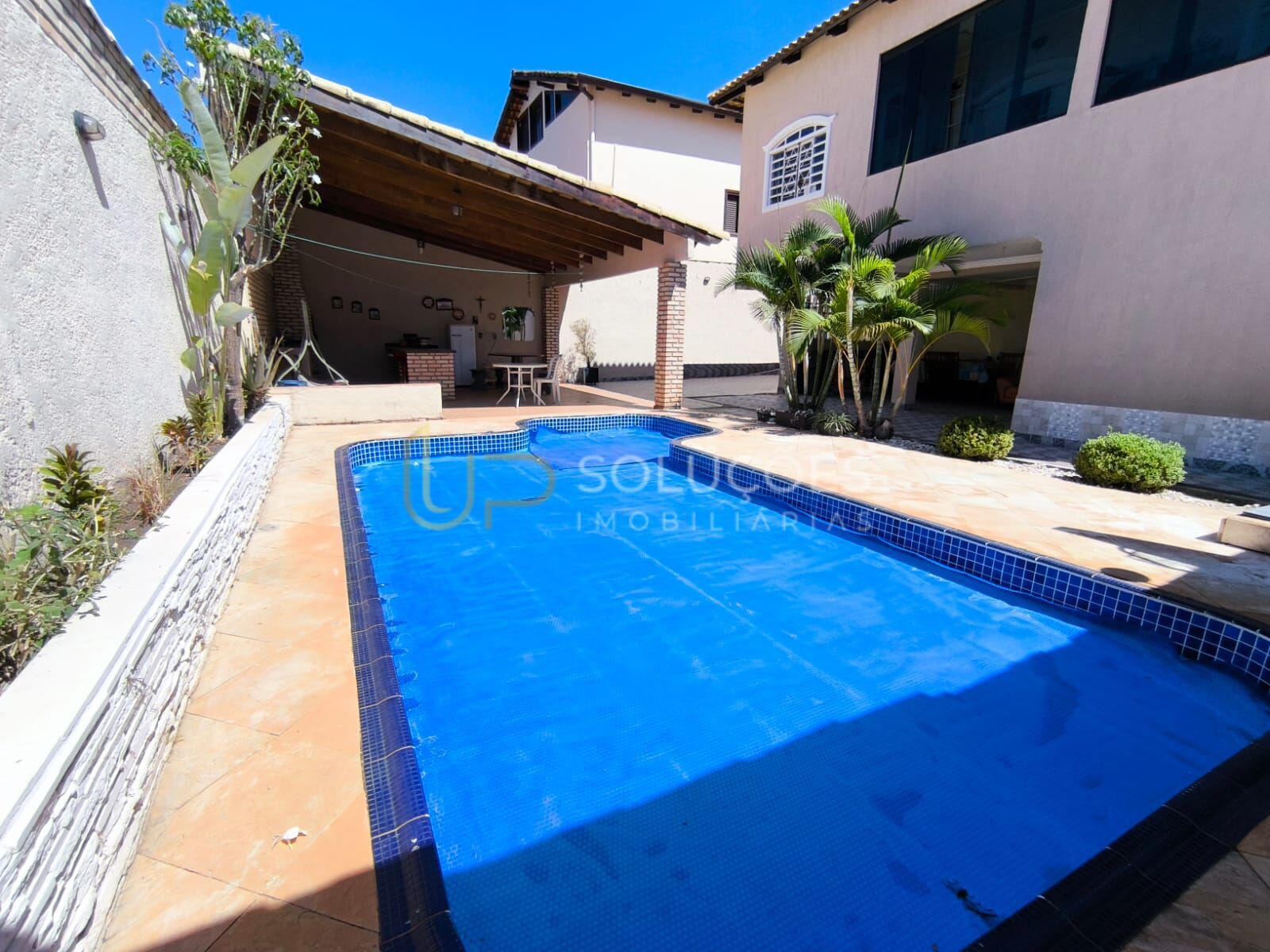 Casa de Condomínio à venda com 3 quartos, 348m² - Foto 1