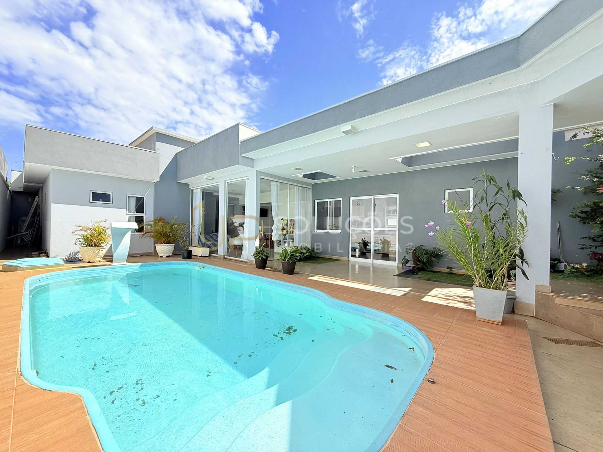 Casa, 3 quartos, 252 m² - Foto 1