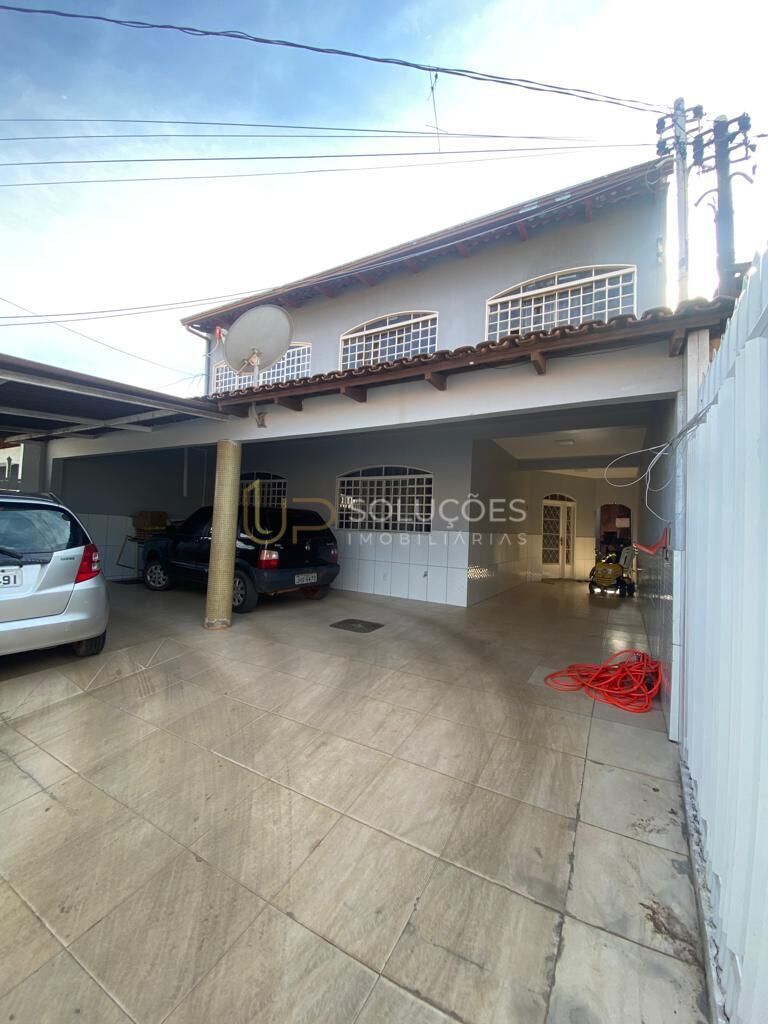 Casa, 6 quartos, 260 m² - Foto 1