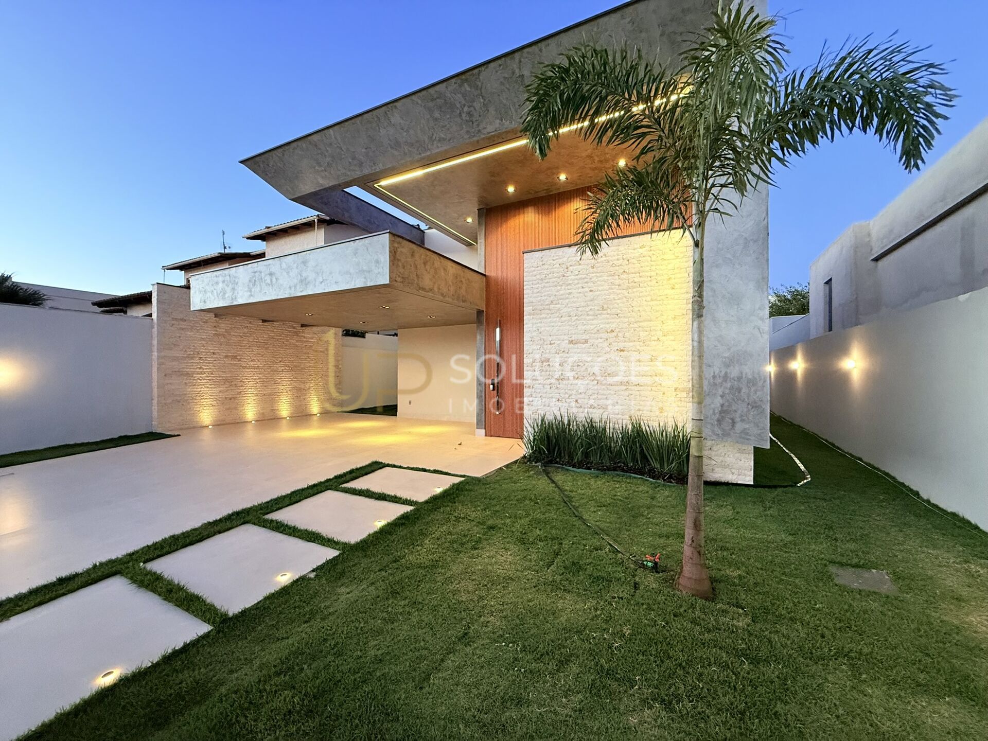 Casa de Condomínio à venda com 4 quartos, 219m² - Foto 2