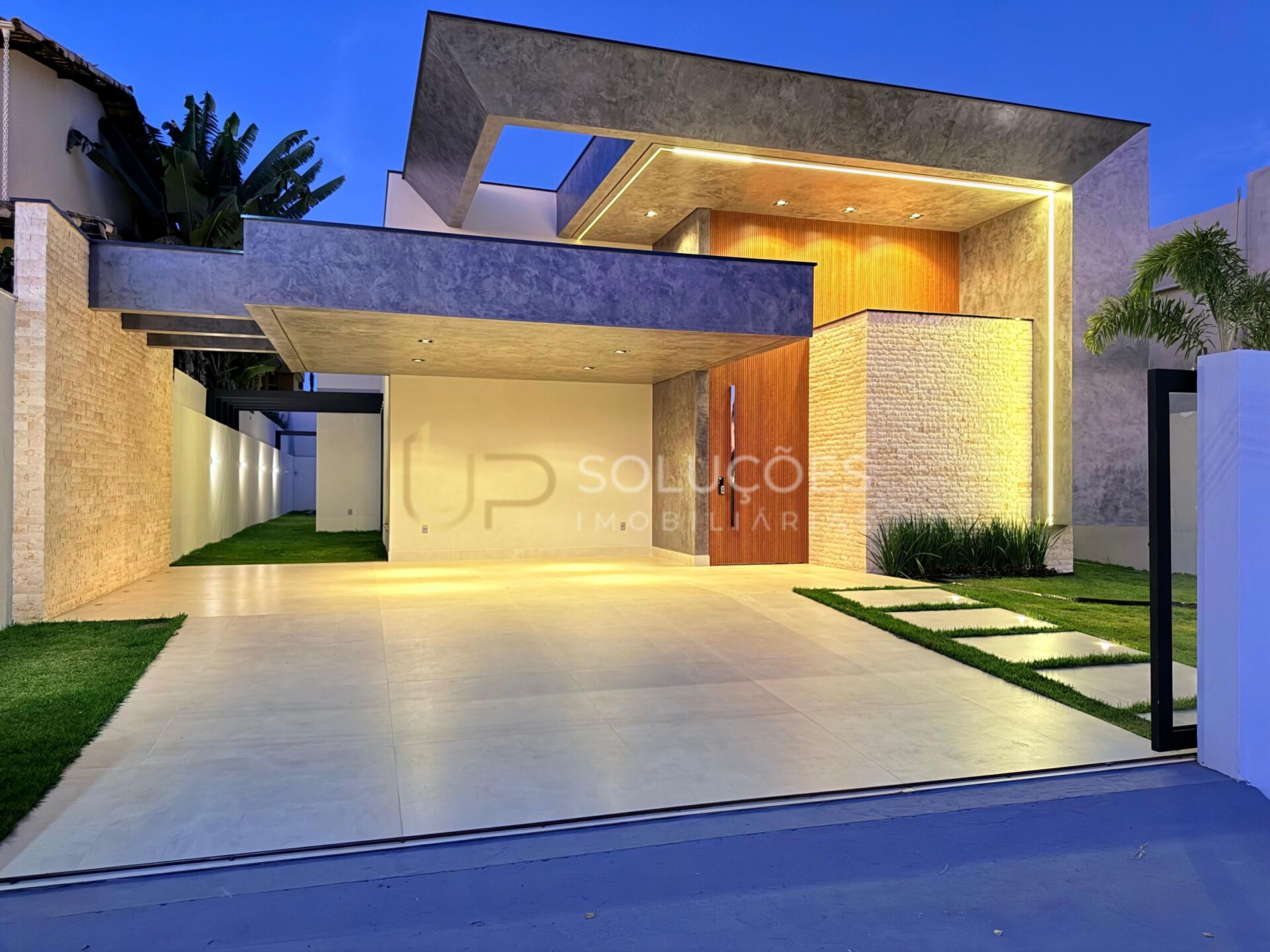 Casa de Condomínio à venda com 4 quartos, 219m² - Foto 1
