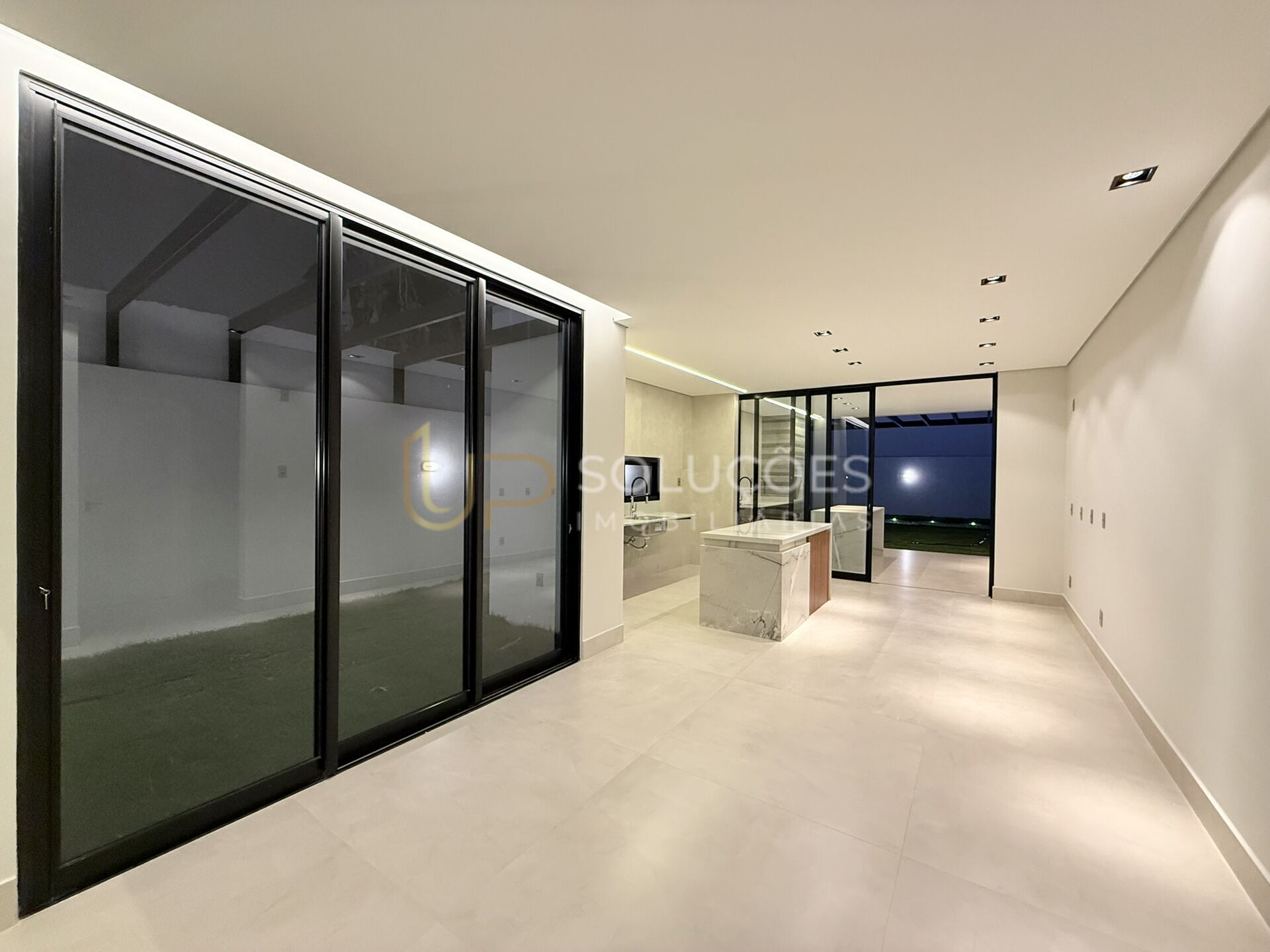 Casa de Condomínio à venda com 4 quartos, 219m² - Foto 8