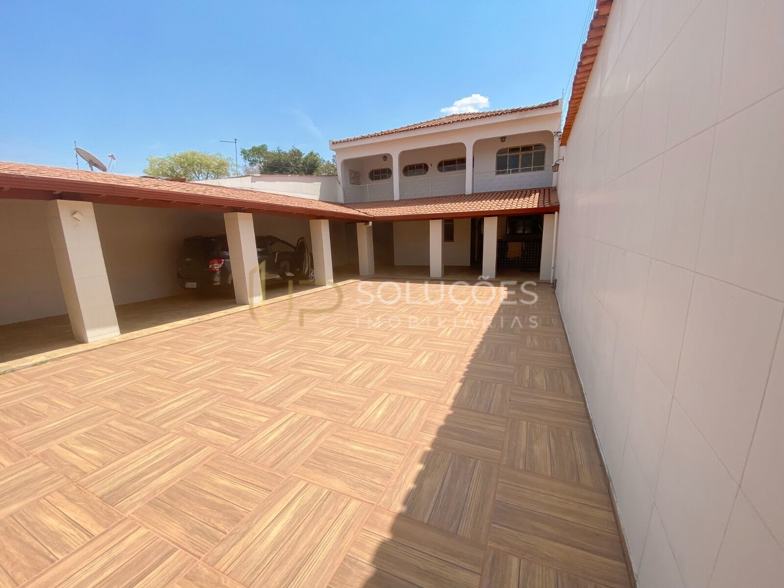 Casa, 5 quartos, 239 m² - Foto 1