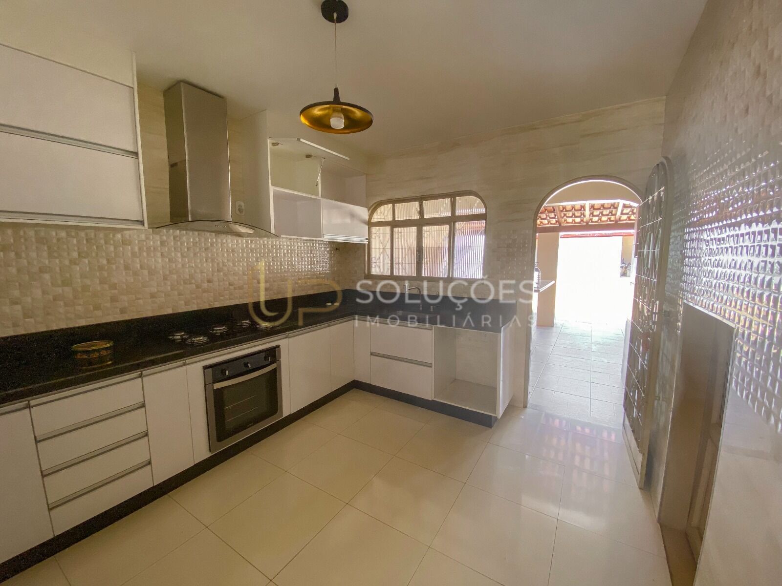 Casa, 5 quartos, 239 m² - Foto 2