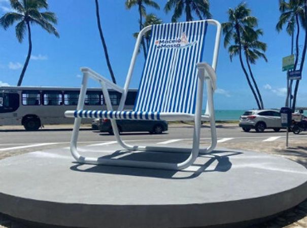 Cadeira gigante faz sucesso na internet e Maceió dispara em buscas no Google