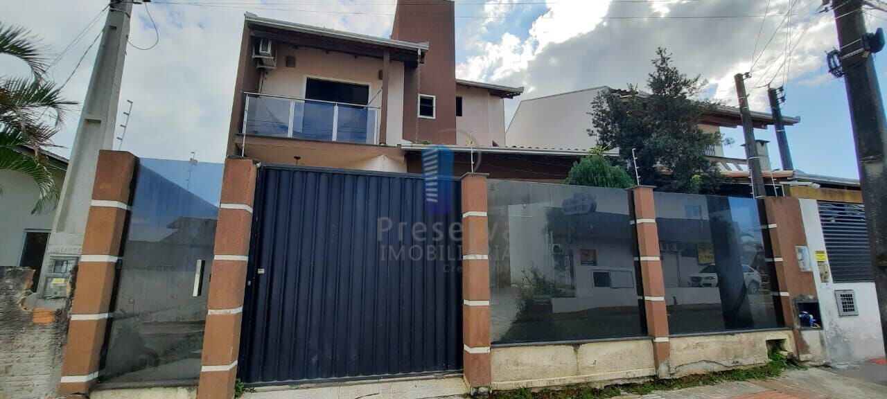 Sobrado para alugar com 3 quartos, 200m² - Foto 1