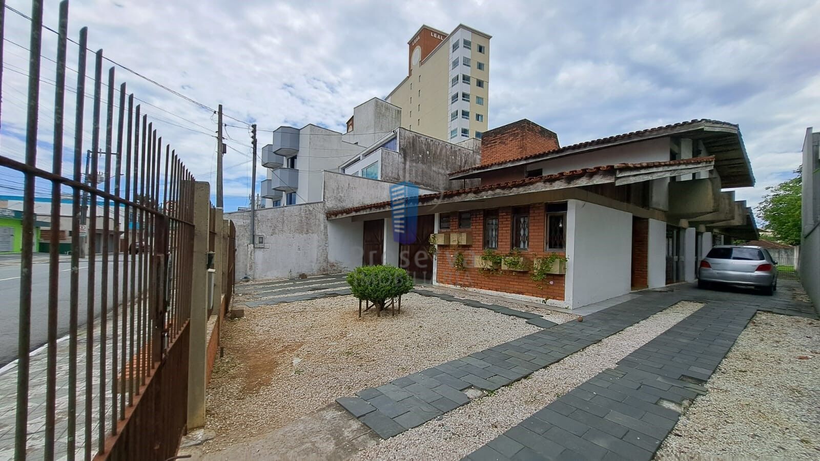 Sobrado à venda com 4 quartos, 350m² - Foto 2