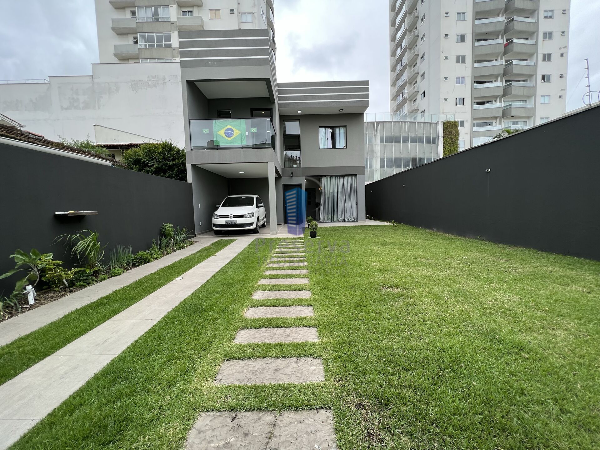 Casa para alugar com 3 quartos, 195m² - Foto 2