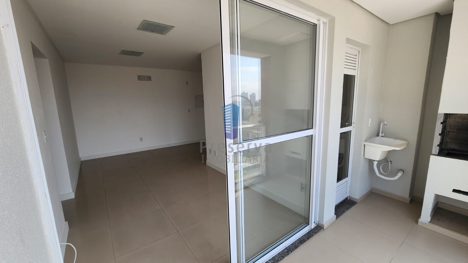 Apartamento para alugar com 2 quartos, 64m² - Foto 6