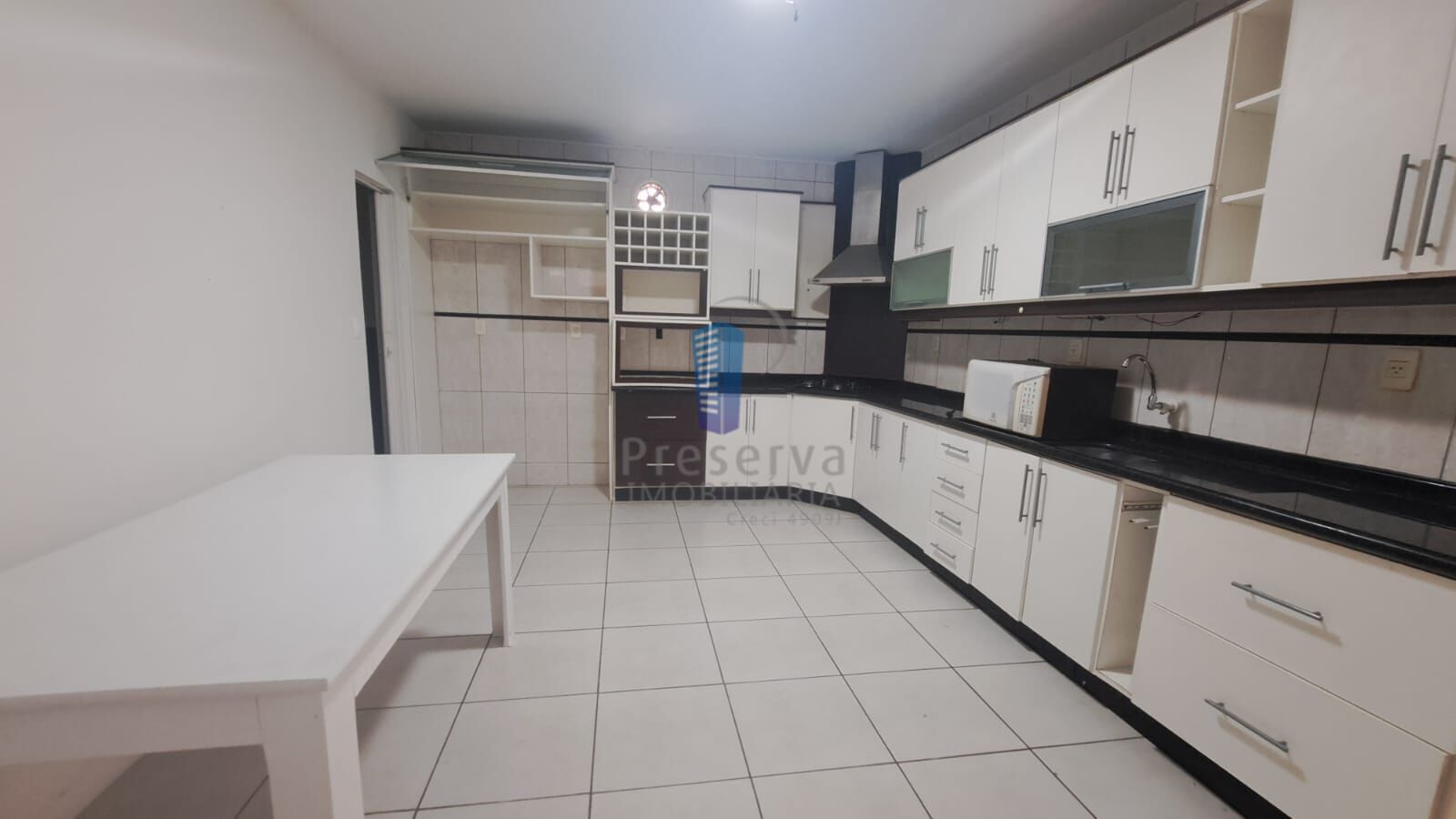 Casa para alugar com 3 quartos, 200m² - Foto 2