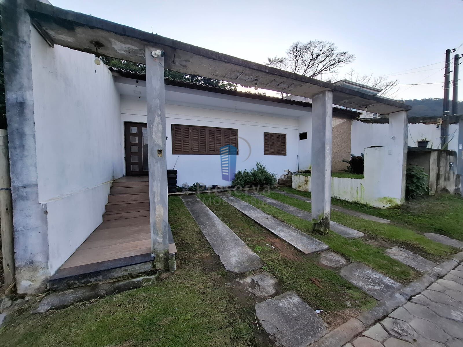 Casa à venda com 3 quartos, 120m² - Foto 1