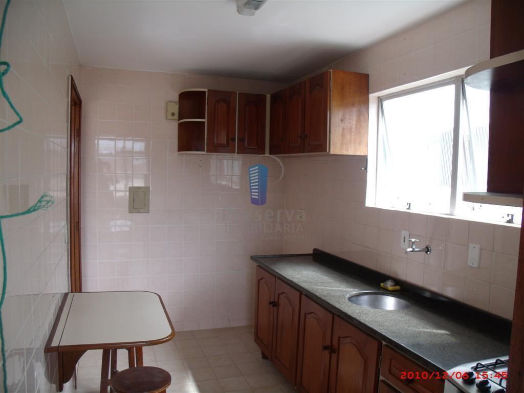 Apartamento à venda com 2 quartos, 72m² - Foto 2