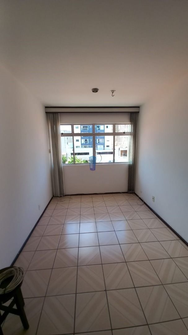 Apartamento à venda com 2 quartos, 72m² - Foto 8