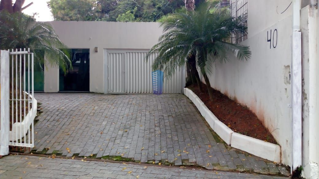 Casa à venda com 3 quartos, 225m² - Foto 1