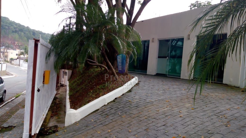 Casa à venda com 3 quartos, 225m² - Foto 3