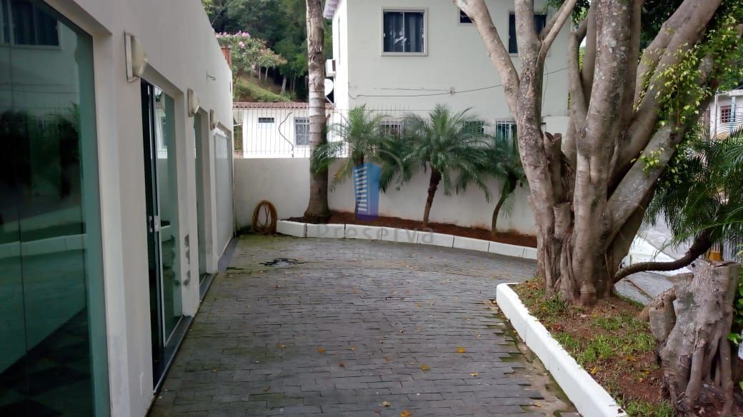 Casa à venda com 3 quartos, 225m² - Foto 2