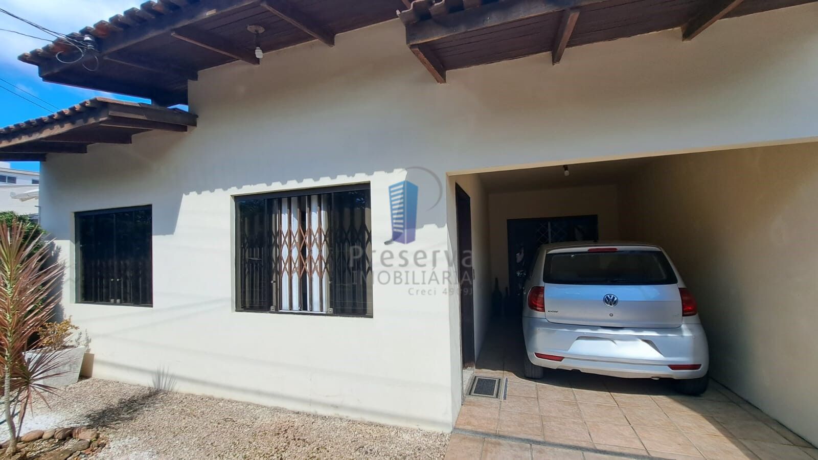 Casa à venda com 2 quartos, 140m² - Foto 1