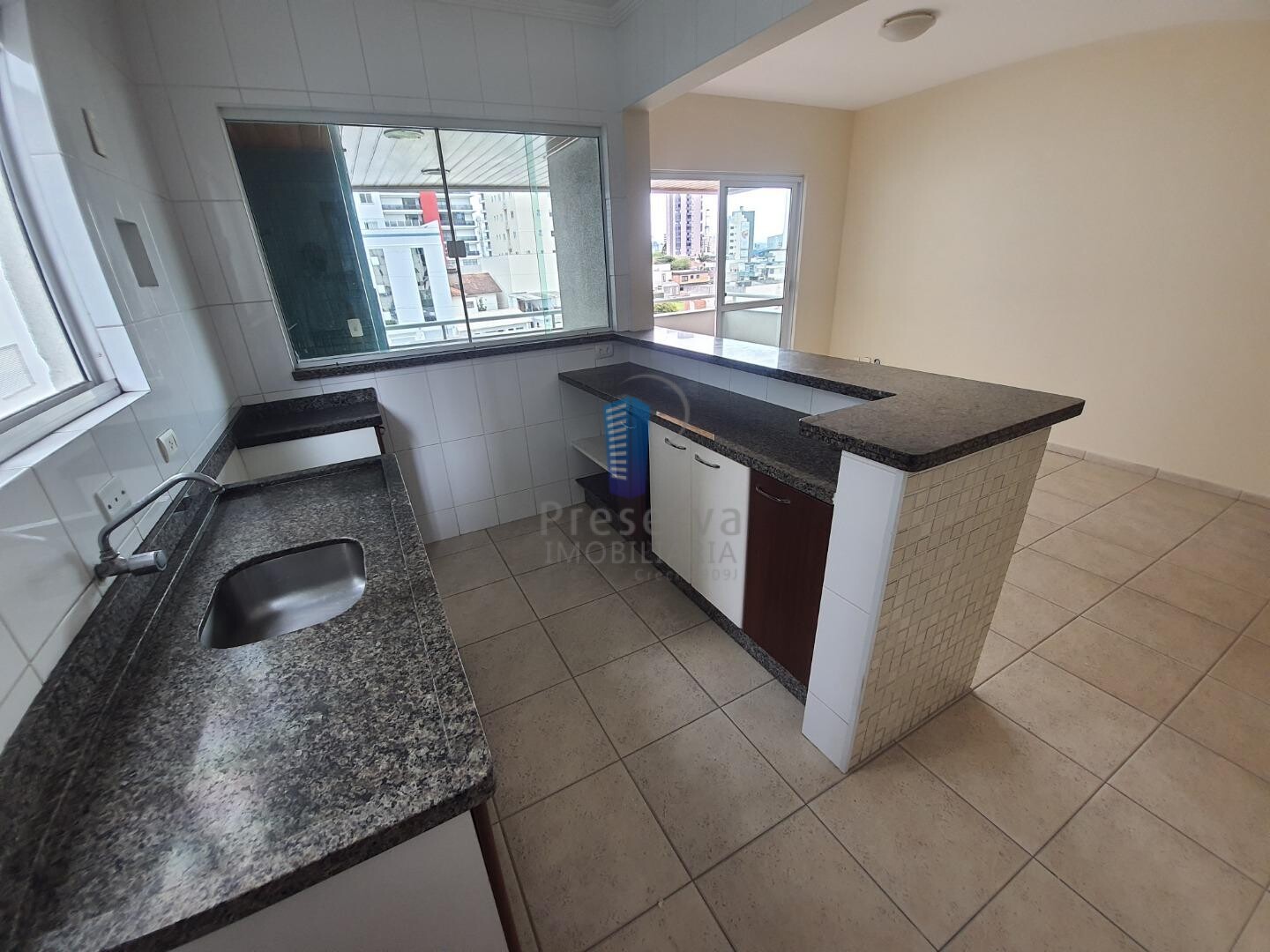 Apartamento para alugar com 2 quartos, 75m² - Foto 11