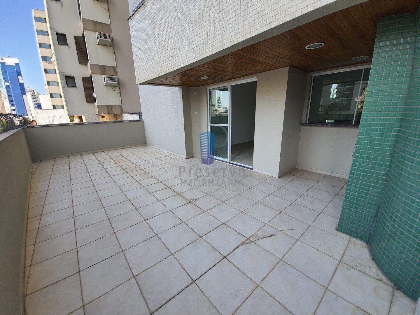 Apartamento para alugar com 2 quartos, 75m² - Foto 3