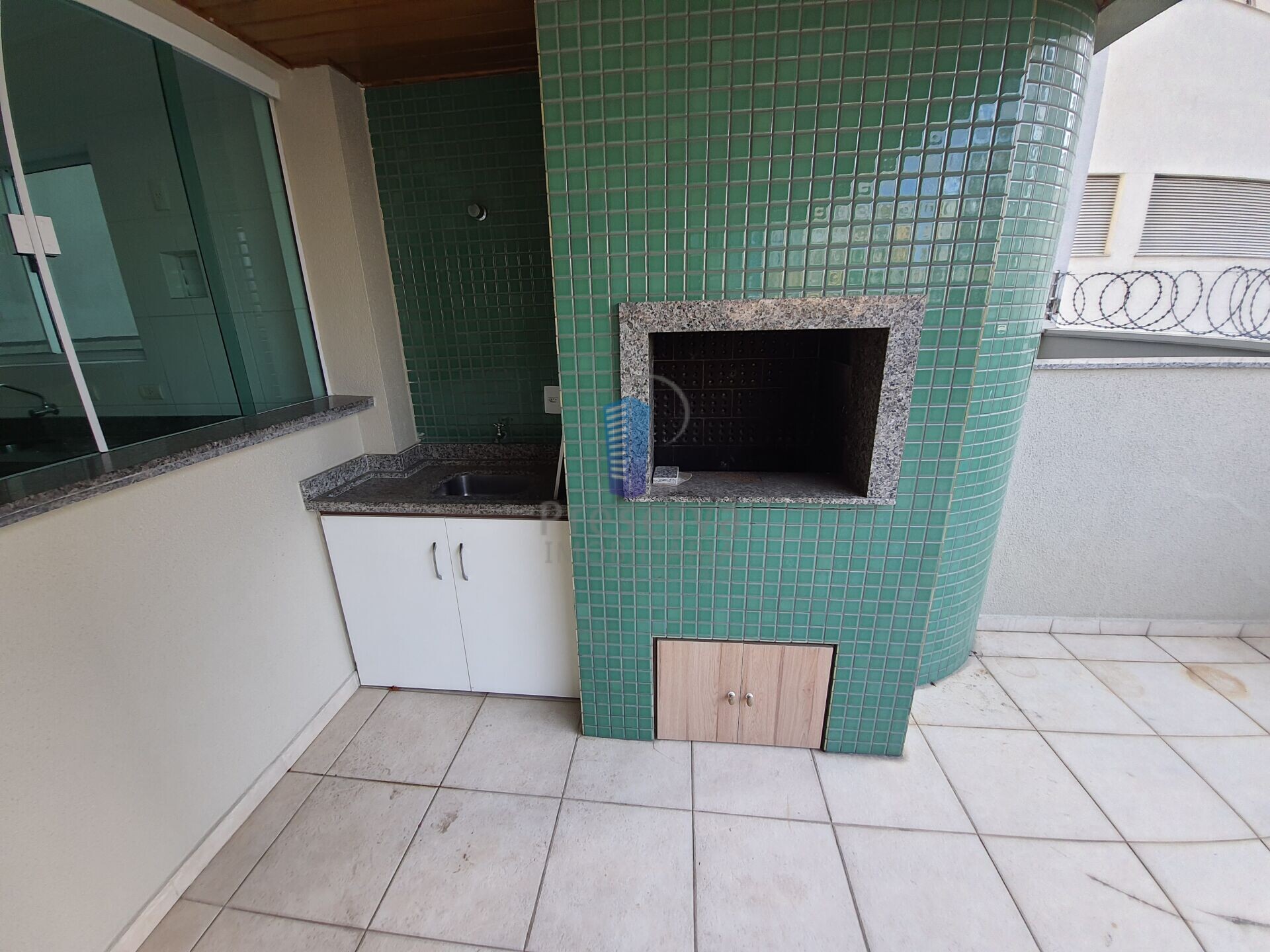 Apartamento para alugar com 2 quartos, 75m² - Foto 4