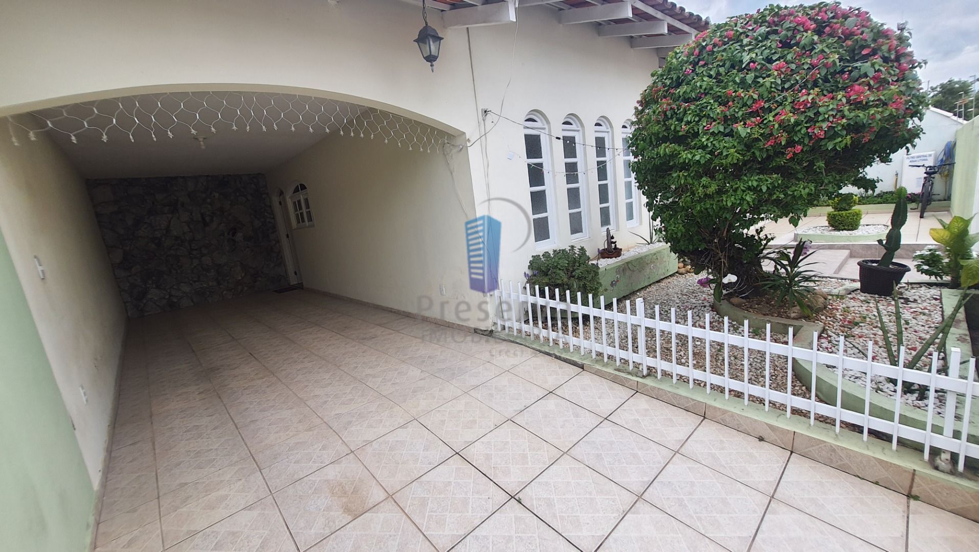 Casa à venda com 5 quartos, 200m² - Foto 2