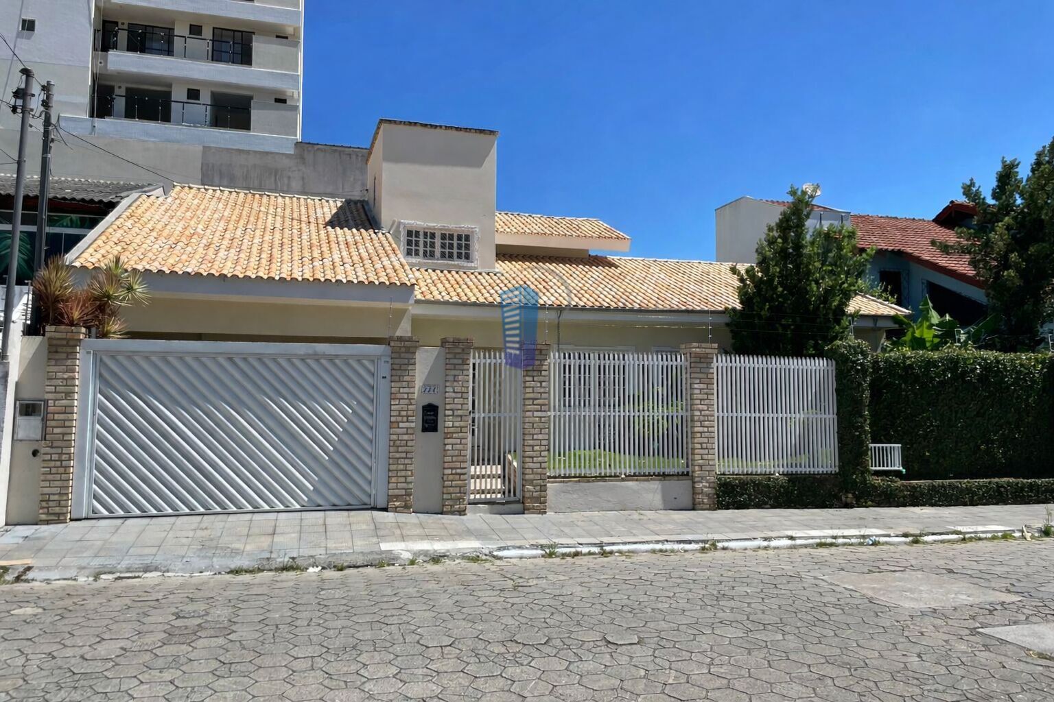 Casa, 6 quartos, 350 m² - Foto 1
