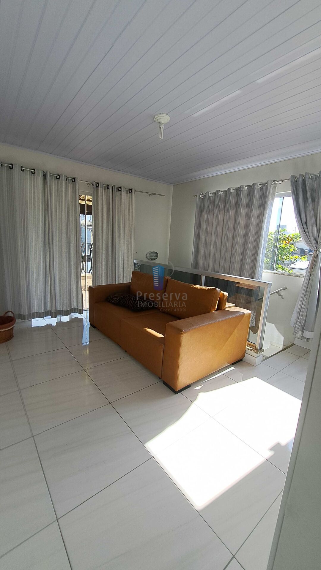 Casa à venda com 4 quartos, 200m² - Foto 1