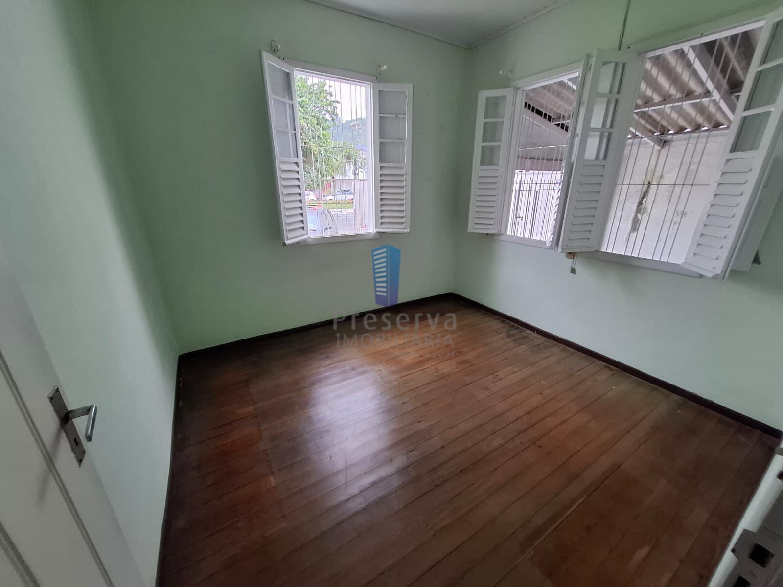 Casa à venda com 4 quartos, 200m² - Foto 3