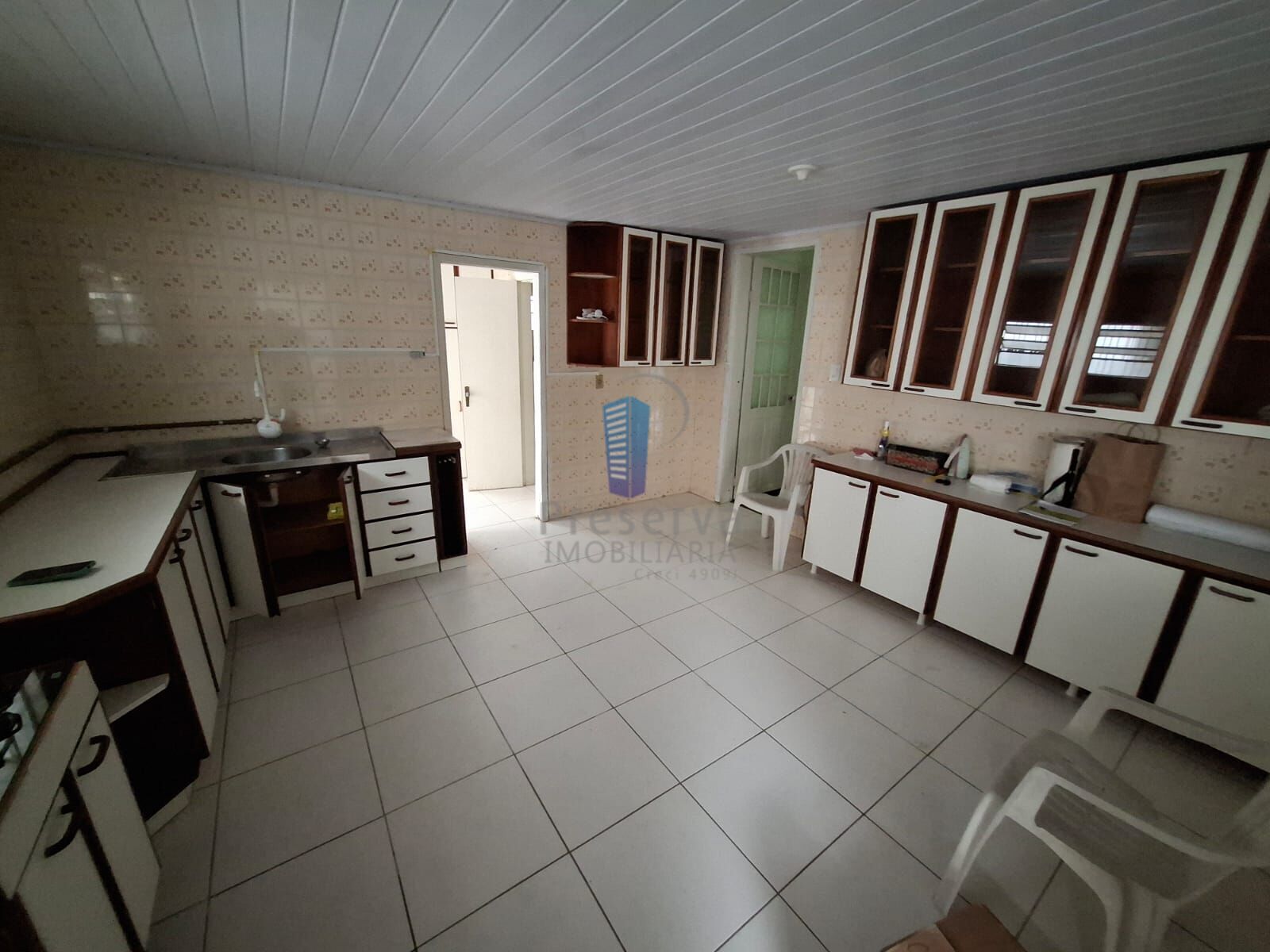 Casa à venda com 4 quartos, 200m² - Foto 2