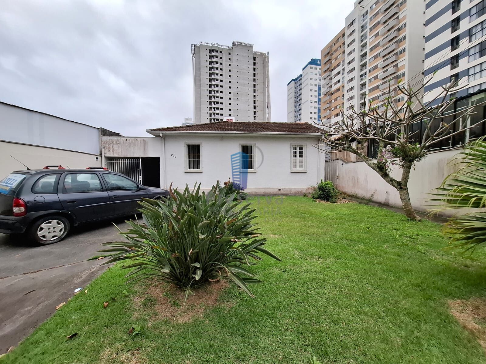 Casa à venda com 4 quartos, 200m² - Foto 1