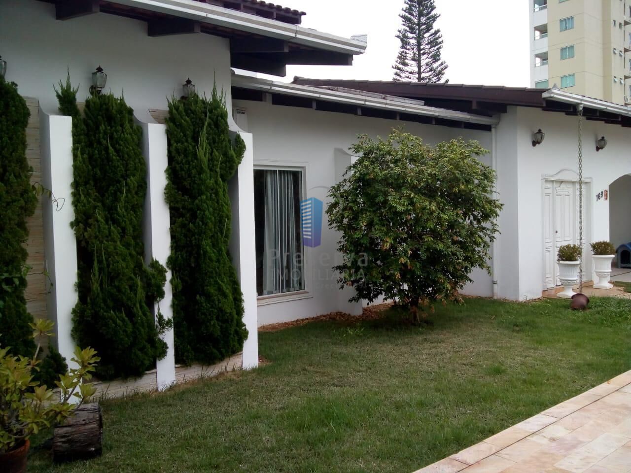 Casa à venda com 3 quartos, 300m² - Foto 2