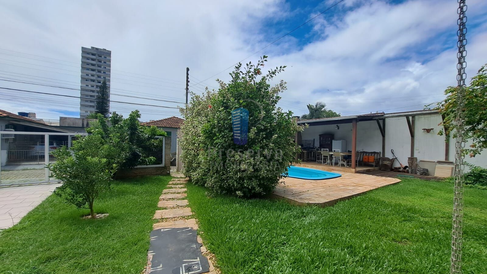 Casa à venda com 3 quartos, 300m² - Foto 4