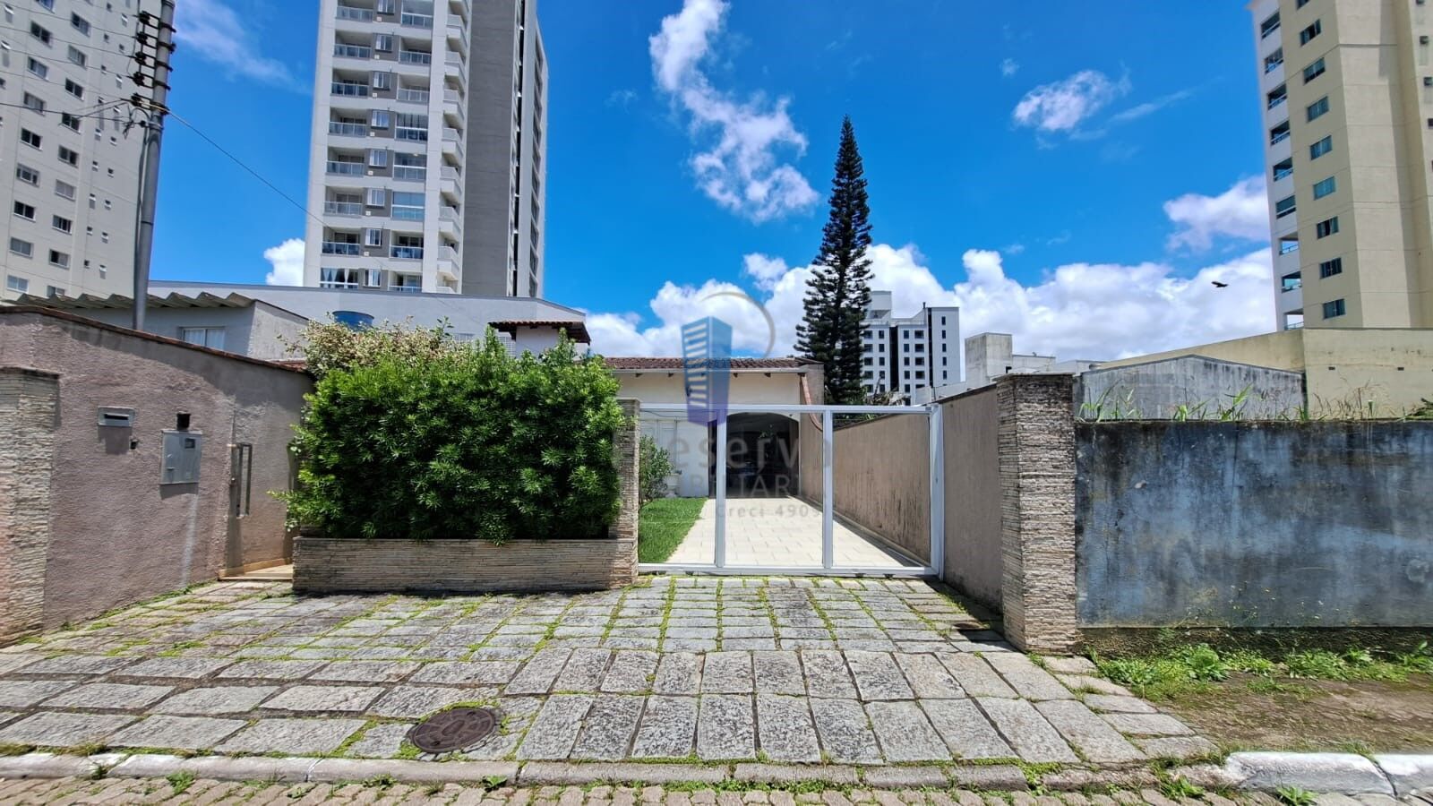 Casa à venda com 3 quartos, 300m² - Foto 8