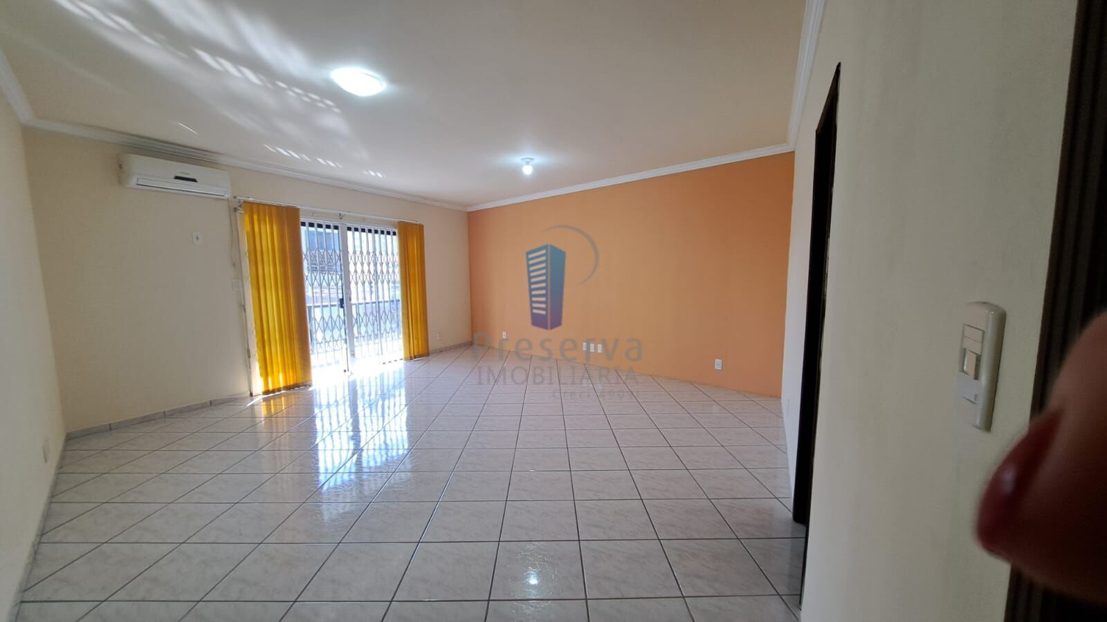 Conjunto Comercial-Sala para alugar com 2 quartos, 135m² - Foto 1