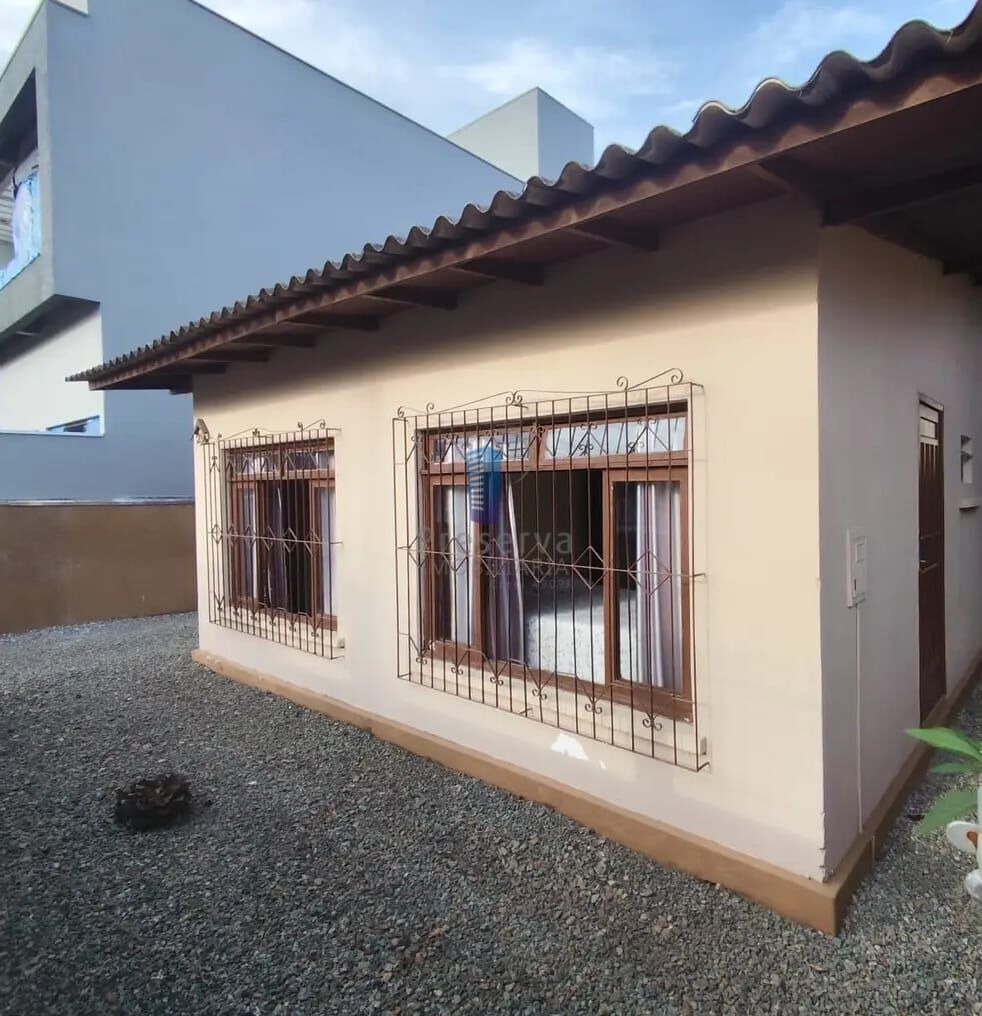 Casa à venda com 4 quartos, 193m² - Foto 1