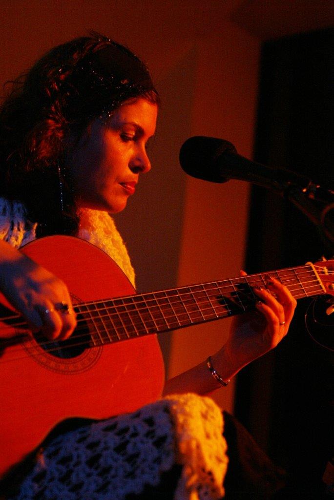 Karine Cunha canta Clara Dor | Fotos: Rene Cabrales