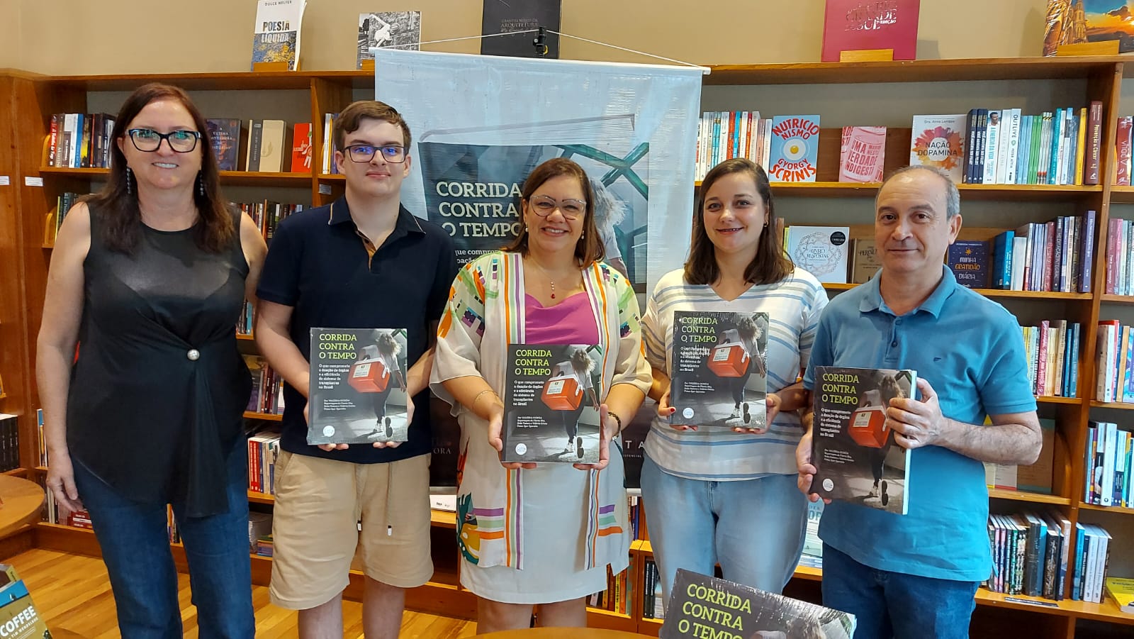 Lançamento do livro CORRIDA CONTRA O TEMPO na Iluminuras Livraria e Café em Santa Cruz do Sul 16 de março de 2024 | Foto: Divulgação