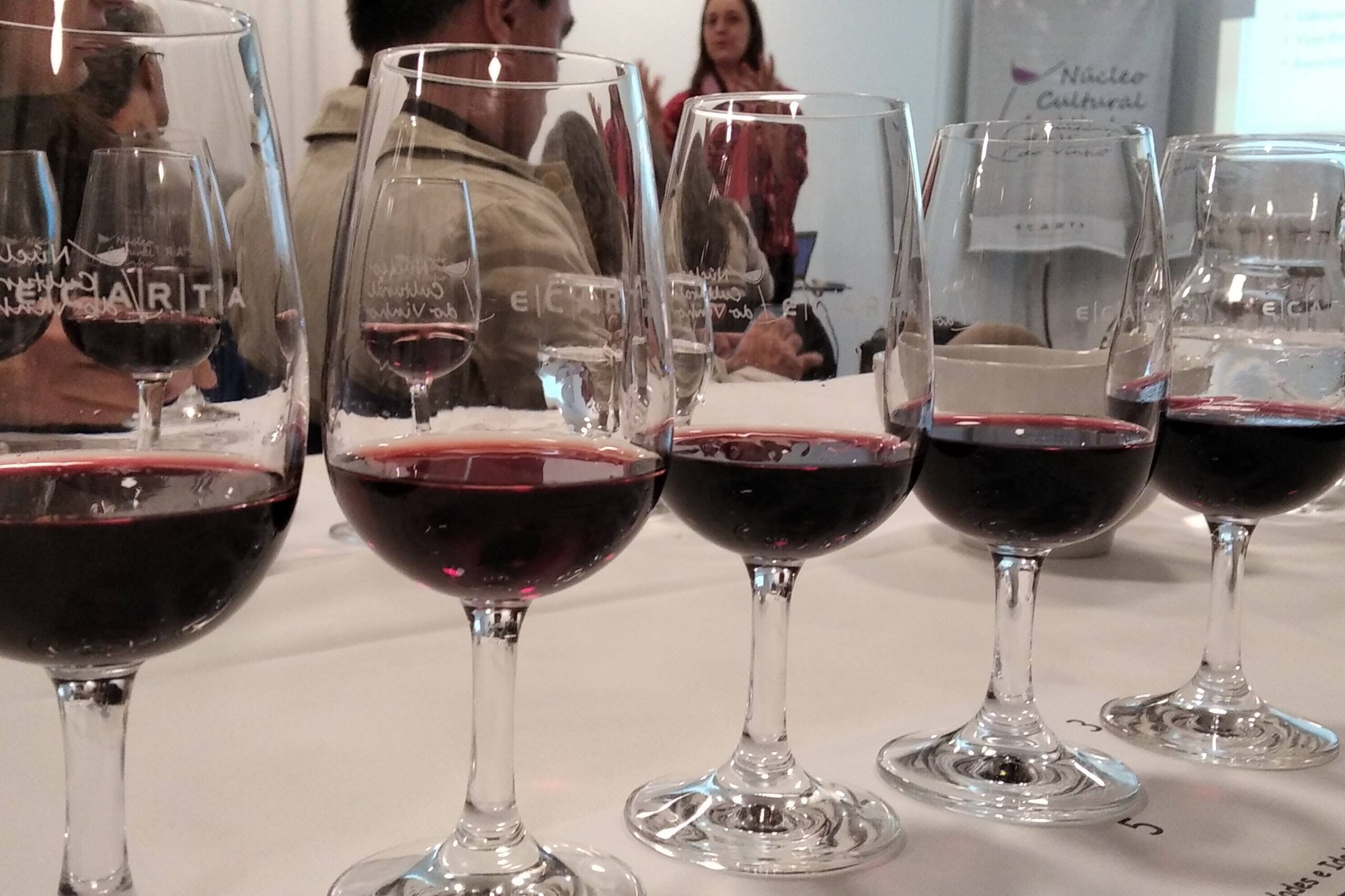 Vinhos de uvas que marcam a tradição dos italianos na Serra Gaúcha combinados com gastronomia típica marcam a degustação de 7 de maio com Roberto Vianna
