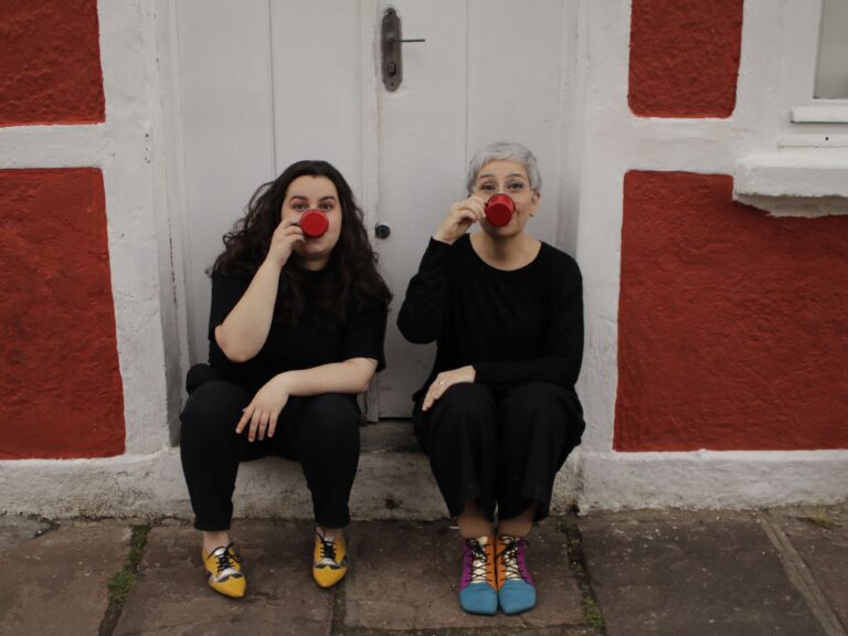 A casa é tema de show de Simone e Madalena Rasslan