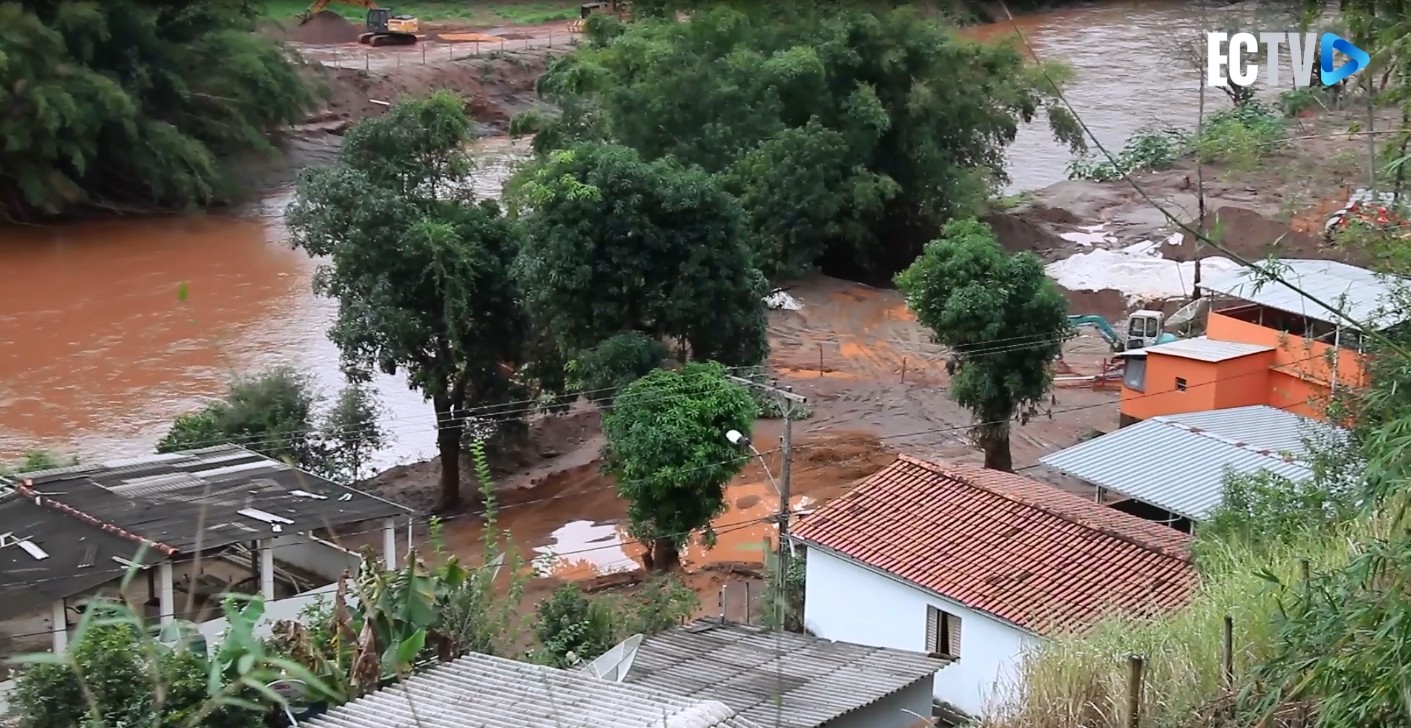 Lama da Samarco seque sem solução