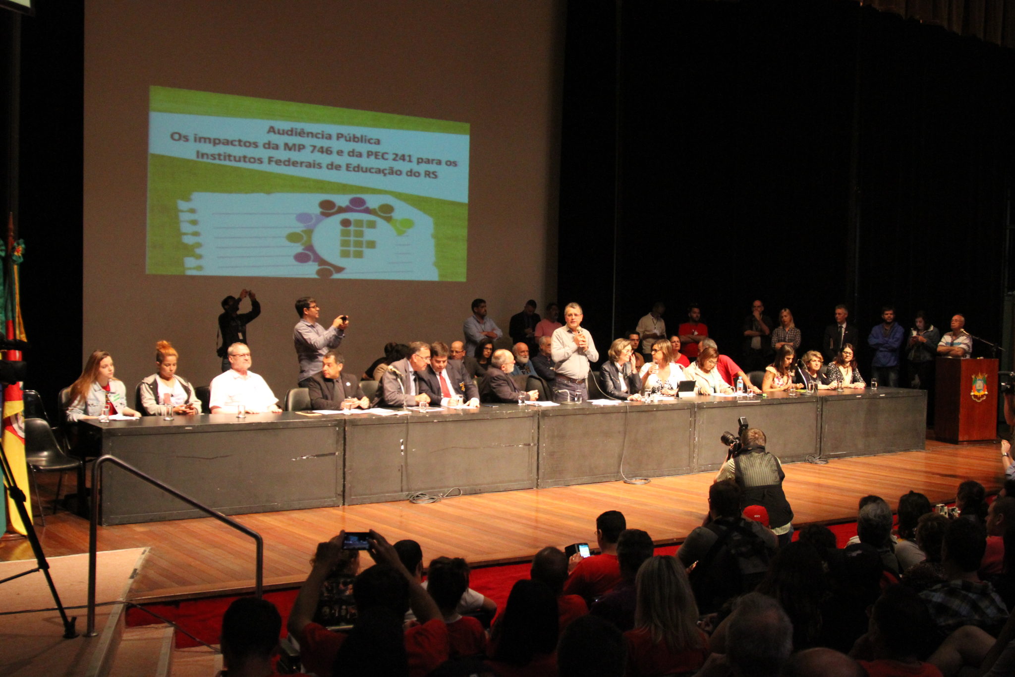 Audiência pública em Porto Alegre condena medidas do governo federal