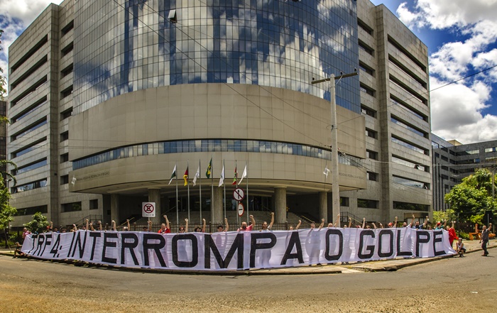 Julgamento de Lula em Porto Alegre sob pressão dos movimentos sociais e de observadores internacionais