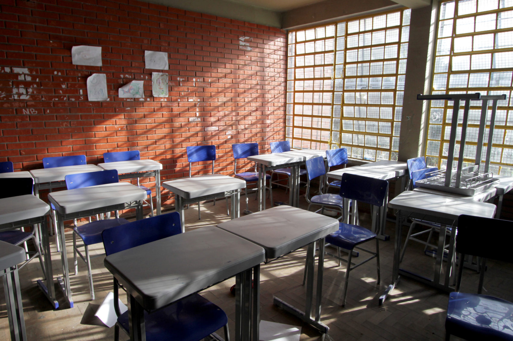 Fechamento de escolas estaduais prejudica mais de 500 famílias em Porto Alegre