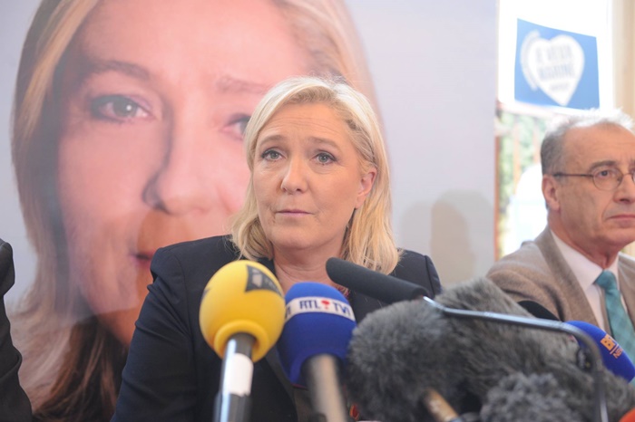 Marine Le Pen, que lidera extrema-direita na França com a Frente Nacional, repele o candidato do PSL