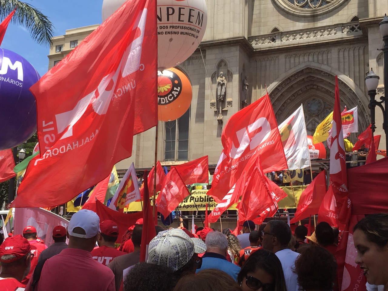 Ato na Praça da Sé em São paulo reuniu milhares de trabalhadores contra a Reforma da Previdênci